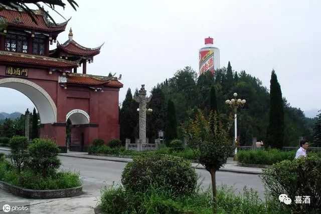 長春白酒喝當(dāng)?shù)厝硕嗖欢郷長春當(dāng)?shù)厝撕仁裁窗拙芲長春白酒